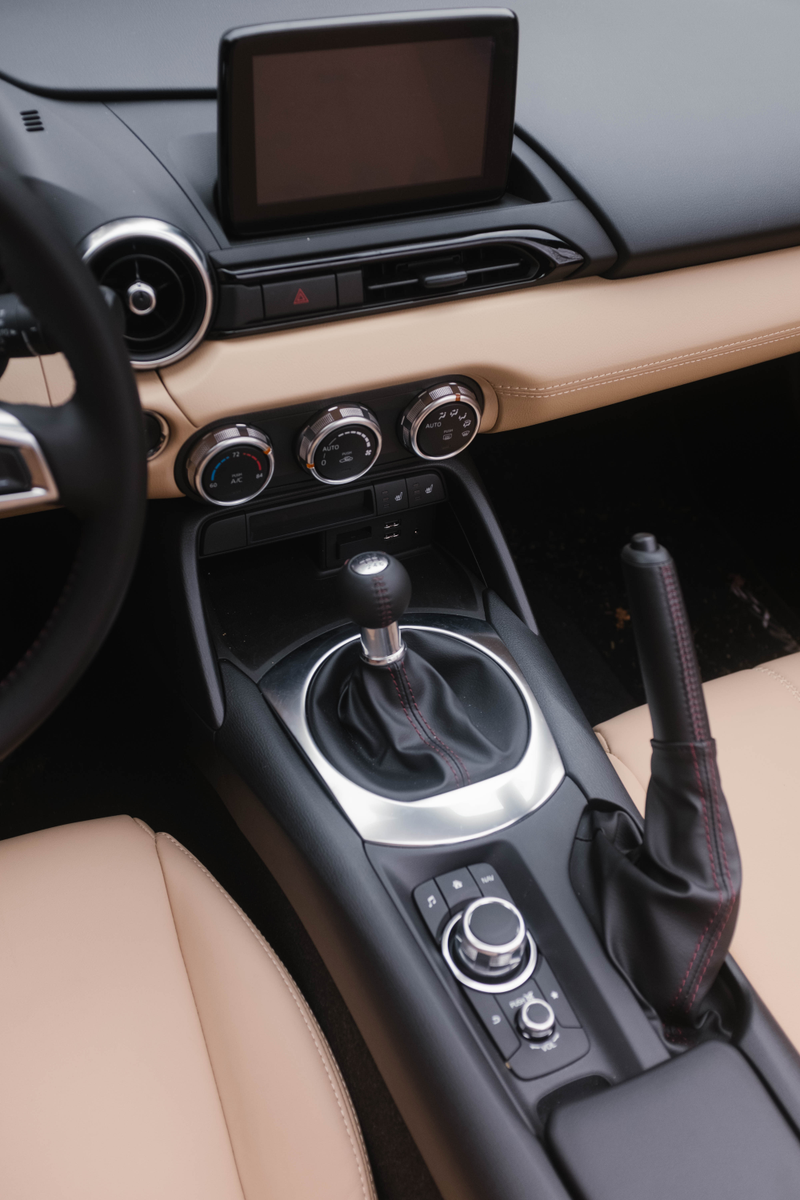 Illustration for article titled 2019 Mazda Miata VS. 2018 Volkswagen Golf GTI: Which To Buy?
